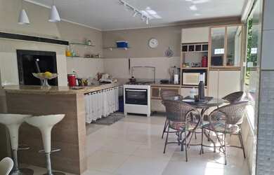 Imagem 13: Casa de veraneio. Churrasqueira, Acomodam 12 pessoas, 4 Vagas na garageme4...