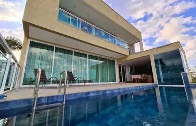 Imagem: A casa possui 4 Dormitórios, 4 Banheiros, 5 Vagas na garagem