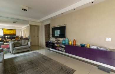 Imagem: O apartamento possui 3 Dormitórios, 2 Banheiros, 2 Vagas na