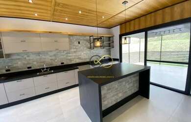 Imagem: A casa em condomínio possui 3 Dormitórios, 5 Banheiros, 5