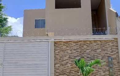 Imagem: A casa possui 3 Dormitórios, 3 Banheiros, 1 Vaga na garagem