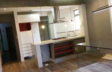 Imagem: O apartamento possui 2 Dormitórios, 1 Banheiro, 1 Vaga na garagem