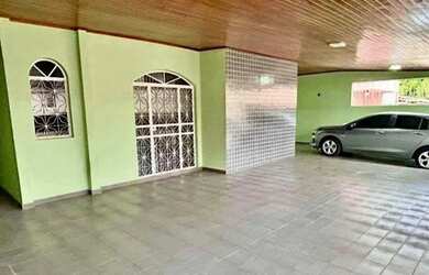 Imagem: A casa possui 2 Dormitórios, 2 Banheiros, 2 Vagas na garagem