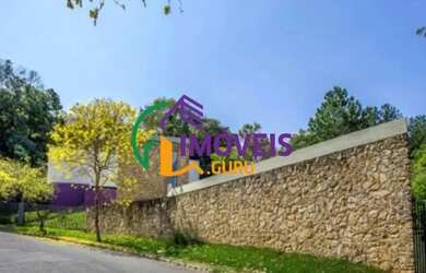 Imagem: A casa possui 3 Dormitórios, 5 Banheiros, 4 Vagas na garagem