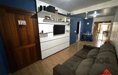 Imagem: A casa possui 5 Dormitórios, 2 Banheiros, 2 Vagas na garagem