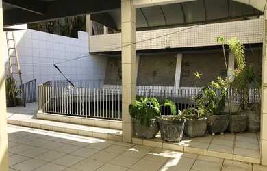 Imagem: A casa possui 4 Dormitórios, 5 Banheiros, 5 Vagas na garagem