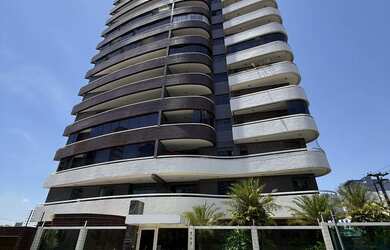 Imagem: O apartamento possui 5 Dormitórios, 5 Banheiros, 2 Vagas na