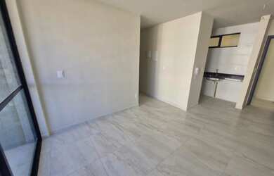 Imagem: O apartamento possui 1 Dormitório, 1 Banheiro, 1 Vaga na garagem