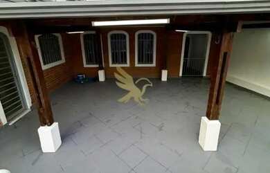 Imagem: A casa possui 3 Dormitórios, 3 Banheiros, 3 Vagas na garagem