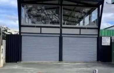 Imagem: O depósito possui 4 Vagas na garagem, 500m² de Área e está