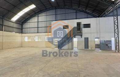 Imagem: O depósito possui 5 Vagas na garagem, 400m² de Área e está