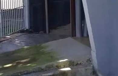 Imagem: A casa possui 2 Dormitórios, 1 Banheiro, 1 Vaga na garagem