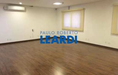 Imagem: O depósito possui 355m² de Área e está localizado em Sé