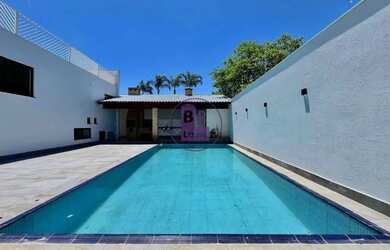 Imagem: A casa possui 5 Dormitórios, 5 Banheiros, 5 Vagas na garagem