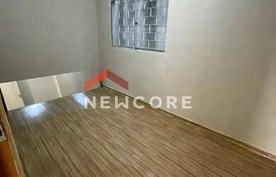 Imagem: A casa possui 3 Dormitórios, 1 Banheiro, 2 Vagas na garagem