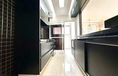 Imagem: O apartamento possui 2 Dormitórios, 2 Banheiros, 2 Vagas na