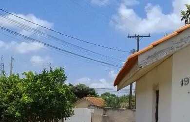 Imagem: A casa possui 2 Dormitórios, 1 Banheiro, 5 Vagas na garagem