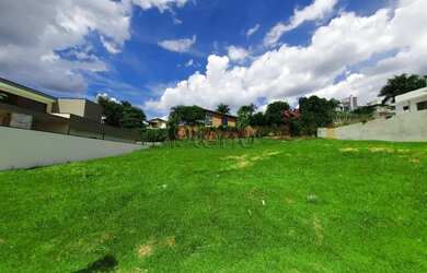 Imagem: O terreno possui 600m² de Área e está localizado em Santa