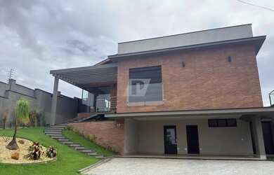 Imagem: A casa em condomínio possui 3 Dormitórios, 4 Banheiros, 4