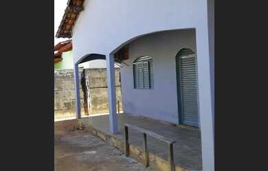 Imagem: A casa possui 2 Dormitórios, 1 Banheiro, 3 Vagas na garagem