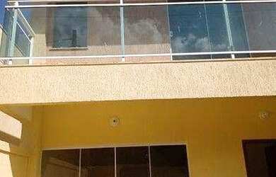 Imagem: A casa possui 2 Dormitórios, 2 Banheiros, 2 Vagas na garagem