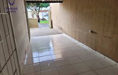 Imagem: A casa possui 2 Dormitórios, 1 Banheiro, 2 Vagas na garagem