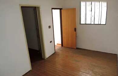 Imagem: A casa possui 2 Dormitórios, 2 Banheiros, 2 Vagas na garagem