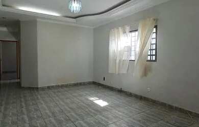 Imagem: A casa possui 3 Dormitórios, 3 Banheiros, 3 Vagas na garagem