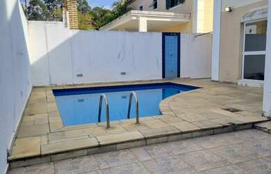 Imagem: A casa em condomínio possui 4 Dormitórios, 5 Banheiros, 3