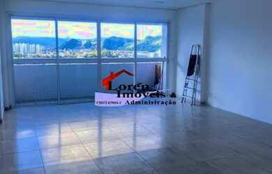 Imagem: O depósito possui 2 Vagas na garagem, 80m² de Área e está