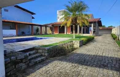 Imagem: A casa possui 5 Dormitórios, 1 Banheiro, 5 Vagas na garagem