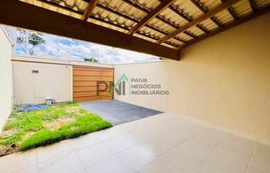 Imagem: A casa possui 2 Dormitórios, 2 Banheiros, 4 Vagas na garagem