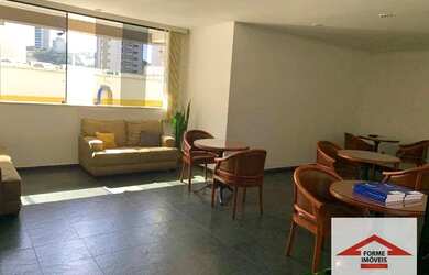 Imagem: O apartamento possui 1 Dormitório, 1 Banheiro, 1 Vaga na garagem