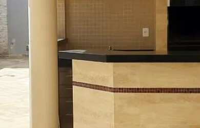 Imagem: A casa possui 3 Dormitórios, 4 Banheiros, 3 Vagas na garagem