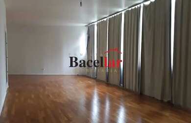 Imagem: O apartamento possui 3 Dormitórios, 4 Banheiros, 1 Vaga na