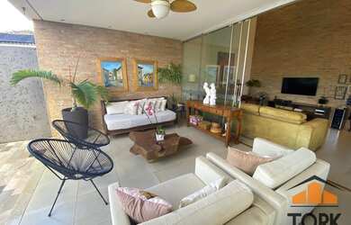 Imagem: A casa em condomínio possui 3 Dormitórios, 5 Banheiros, 2