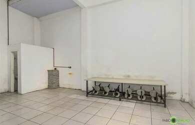 Imagem 10: Depósito para venda e locação com salas, banheiros e estacionamentos...