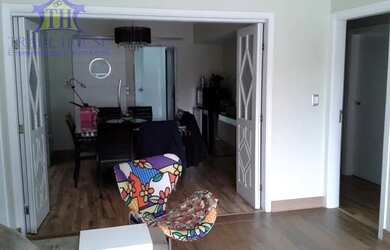 Imagem: A casa possui 3 Dormitórios, 3 Banheiros, 5 Vagas na garagem