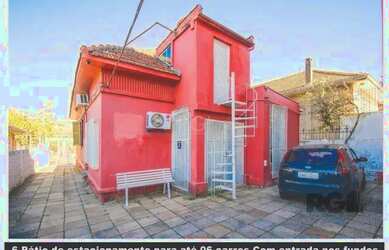 Imagem: A casa possui 5 Dormitórios, 5 Banheiros, 5 Vagas na garagem