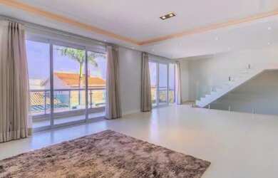 Imagem: A casa possui 3 Dormitórios, 4 Banheiros, 2 Vagas na garagem