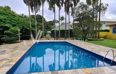 Imagem: A casa em condomínio possui 4 Dormitórios, 5 Banheiros, 5