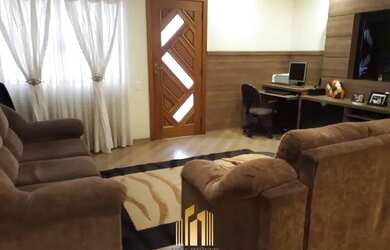 Imagem: A casa possui 5 Dormitórios, 4 Banheiros, 5 Vagas na garagem