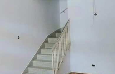 Imagem: A casa possui 2 Dormitórios, 3 Banheiros, 1 Vaga na garagem