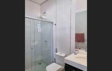 Imagem: A casa em condomínio possui 3 Dormitórios, 4 Banheiros, 270m²