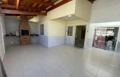 Imagem: A casa possui 2 Dormitórios, 2 Banheiros, 1 Vaga na garagem