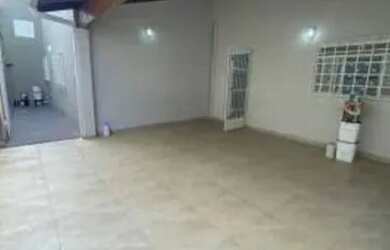 Imagem: A casa possui 2 Dormitórios, 1 Banheiro, 2 Vagas na garagem