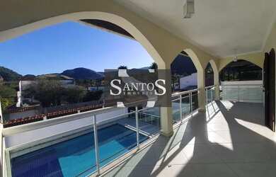 Imagem: A casa possui 4 Dormitórios, 5 Banheiros, 5 Vagas na garagem