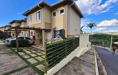 Imagem: A casa possui 3 Dormitórios, 3 Banheiros, 2 Vagas na garagem