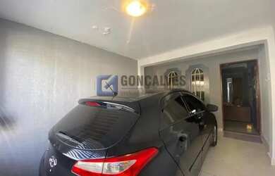 Imagem: A casa possui 2 Dormitórios, 1 Banheiro, 1 Vaga na garagem