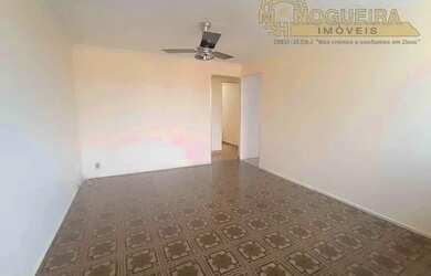 Imagem: O apartamento possui 3 Dormitórios, 1 Banheiro, 1 Vaga na garagem